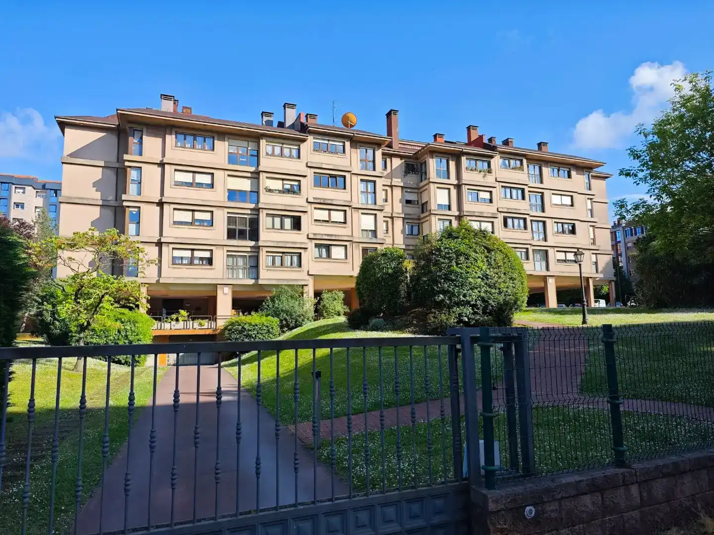 Vista exterior de Pis en venda en Sur