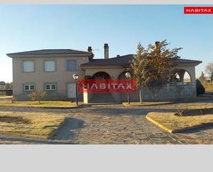 Vista exterior de Casa o xalet en venda en Zamora Capital  amb Aire condicionat, Terrassa i Traster