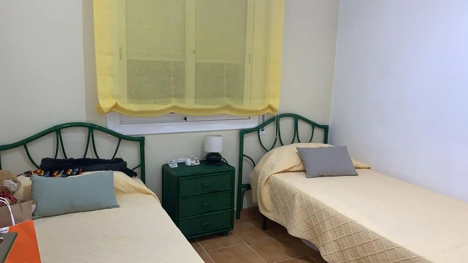 Schlafzimmer von Einfamilien-Reihenhaus zum Verkauf in Cunit mit Klimaanlage, Heizung und Privatgarten