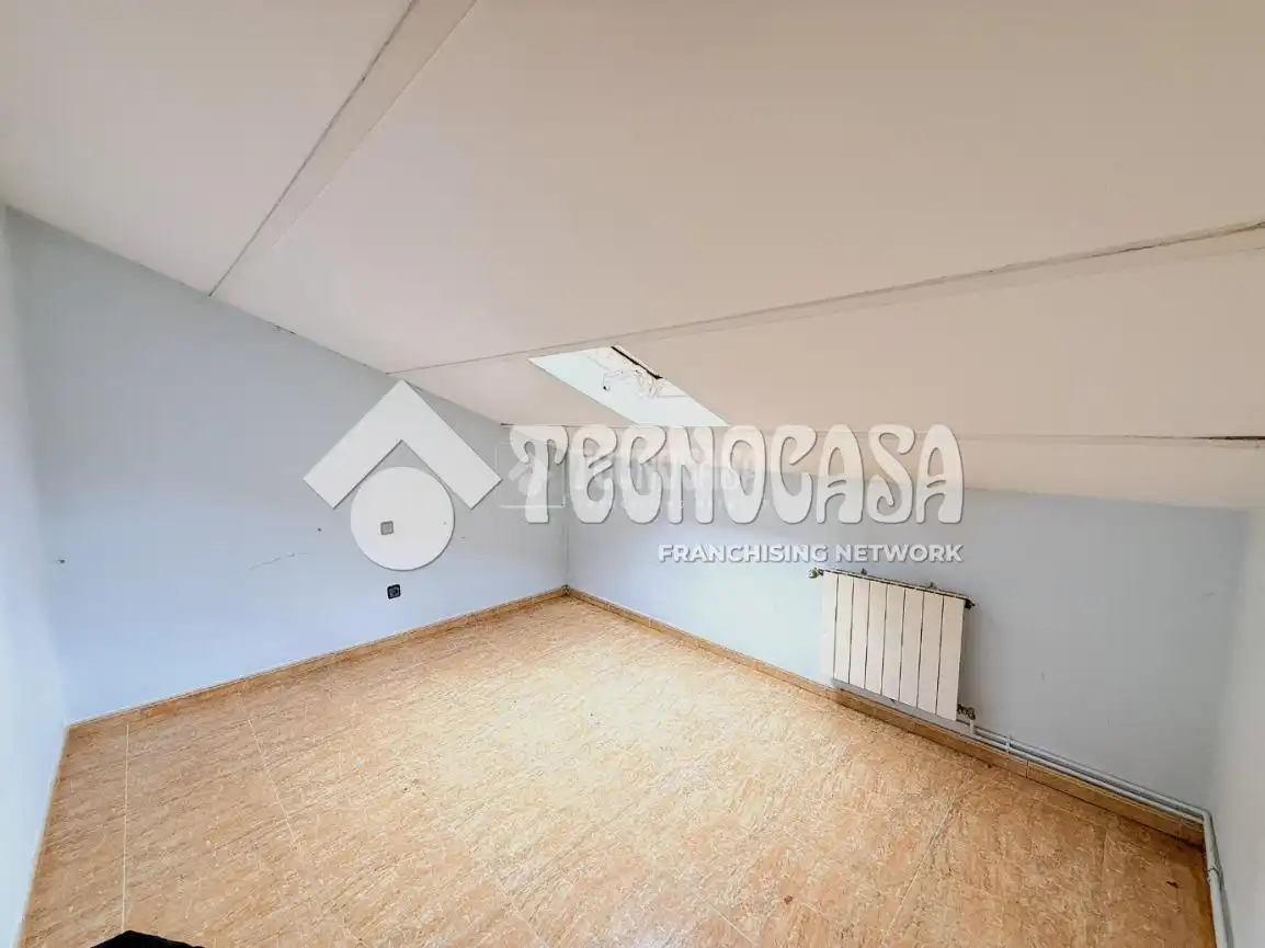 Casa adosada en venta en Huete con Calefacción, Amueblado y Piscina comunitaria