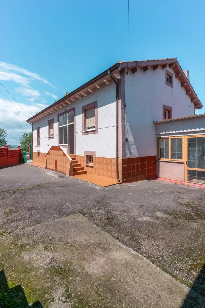 Vista exterior de Casa o xalet en venda en Gijón  amb Calefacció, Jardí privat i Traster