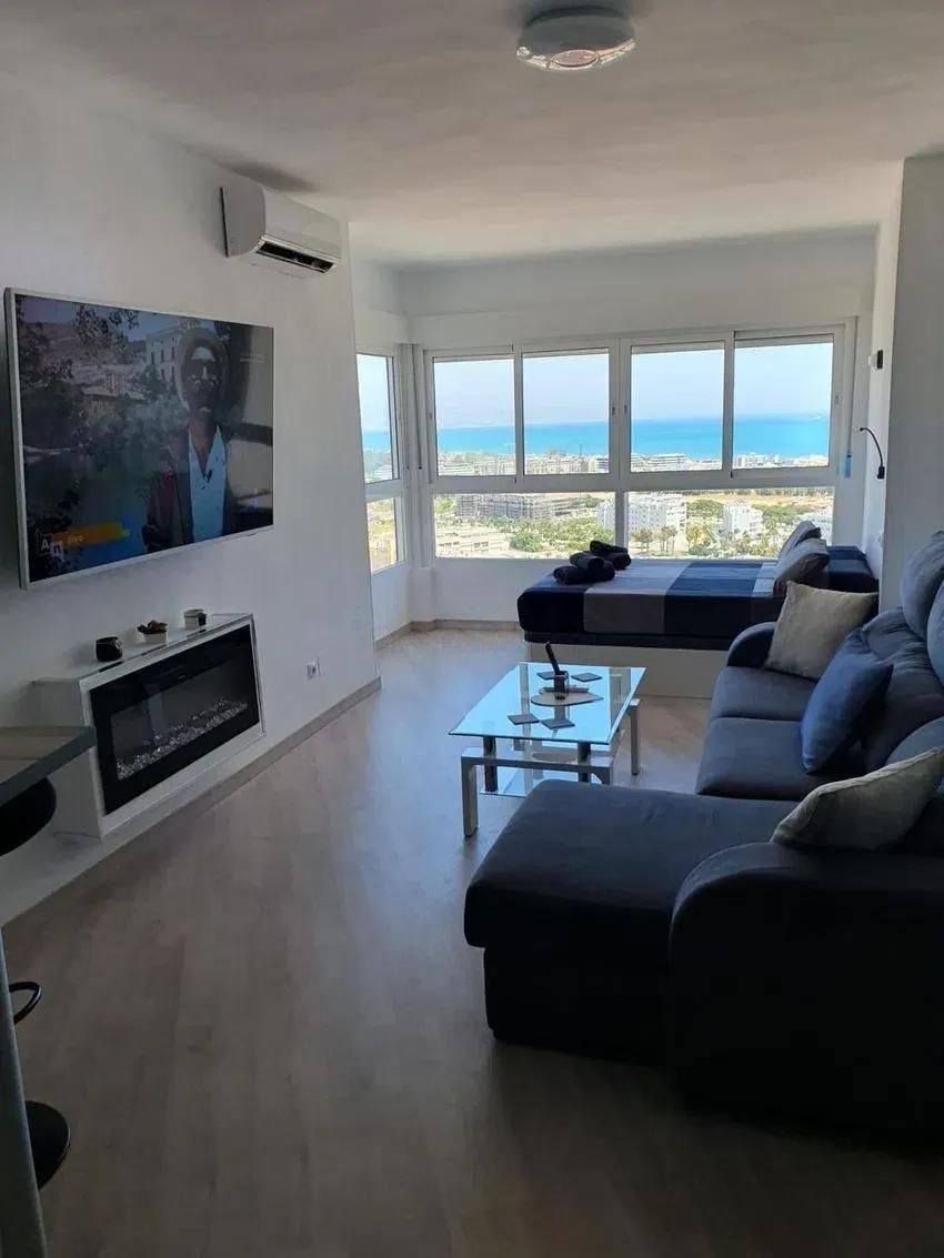 Wohnzimmer von Wohnung zum Verkauf in Torremolinos mit Klimaanlage und Gemeinschaftspool
