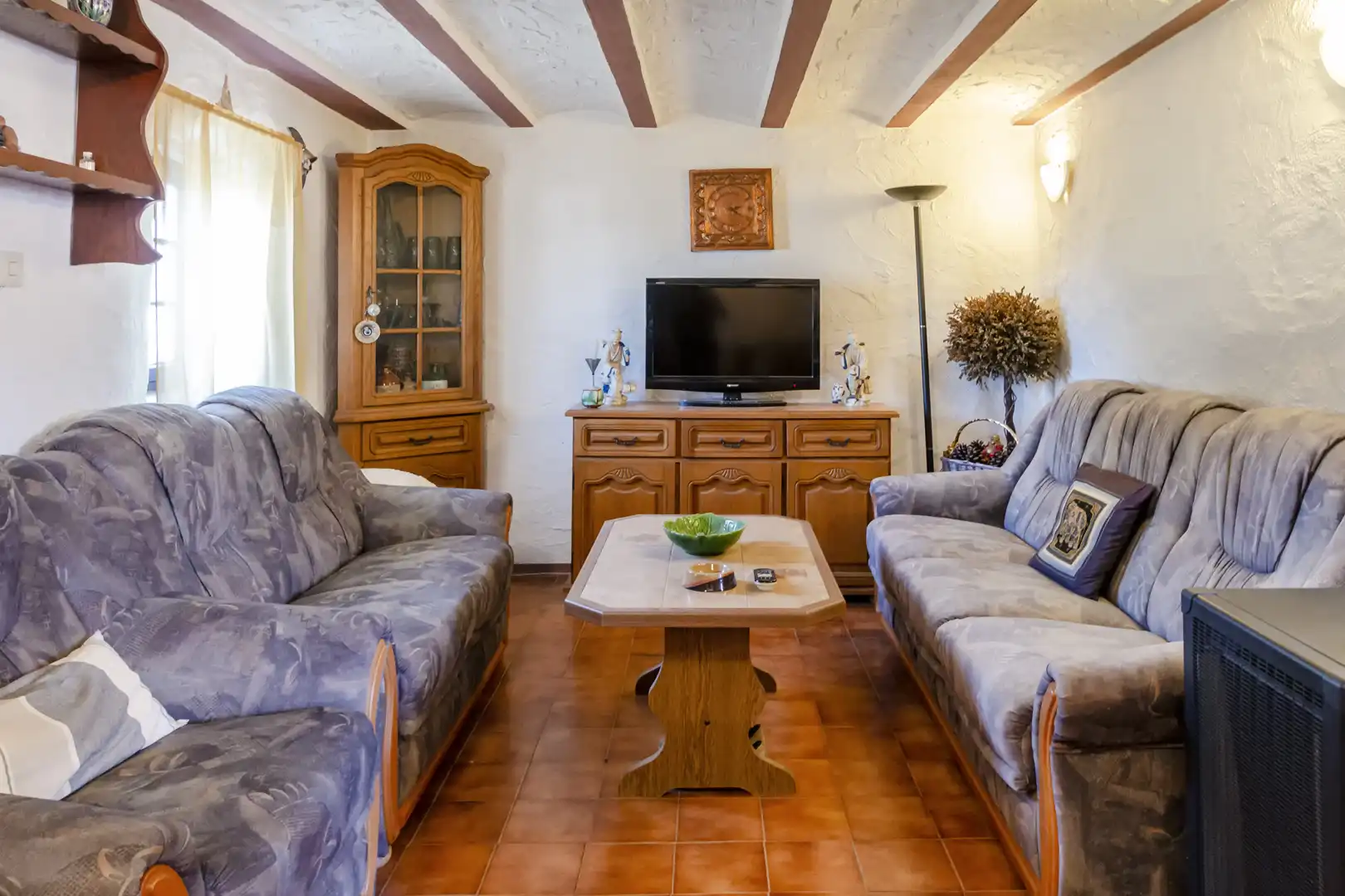 Sala d'estar de Finca rústica en venda en Banyeres del Penedès amb Jardí privat, Parquet i Piscina