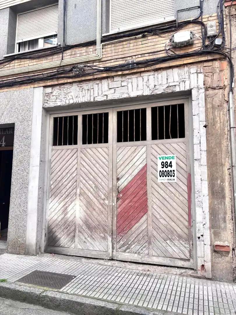 Vista exterior de Local en venda en Gijón 