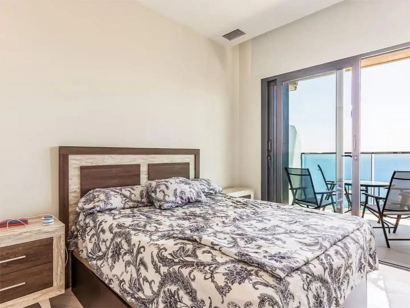 Habitación de Apartamento de alquiler en Polop con Aire acondicionado, Parquet y Piscina