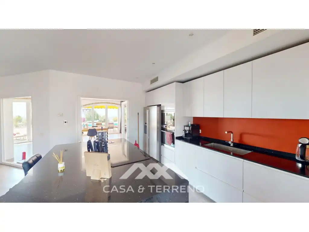 Cuina de Casa o xalet en venda en Vélez-Málaga amb Aire condicionat, Jardí privat i Terrassa
