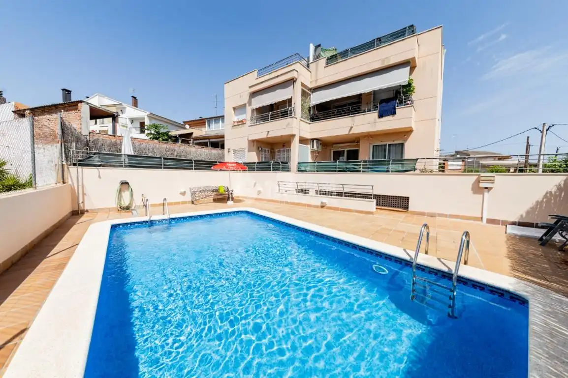 Schwimmbecken von Wohnung zum Verkauf in Calafell mit Klimaanlage, Abstellraum und Balkon