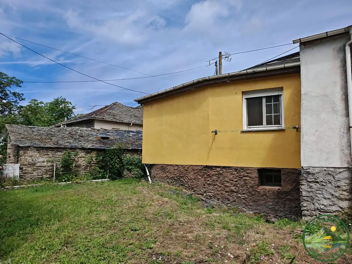 Vista exterior de Casa o chalet en venta en Puente de Domingo Flórez con Calefacción, Jardín privado y Amueblado
