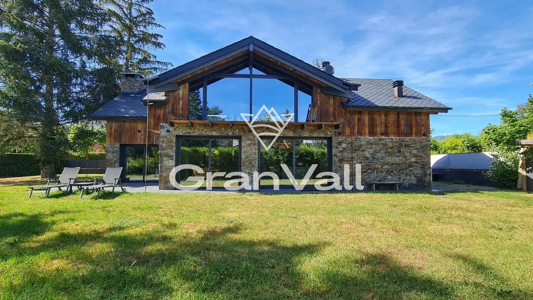 Außenansicht von Haus oder Chalet zum Verkauf in Puigcerdà mit Heizung, Privatgarten und Terrasse