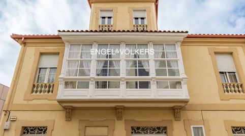 Casa histórica  situada frente a la Alameda de Bouzas, con enorme potencial de reforma.
