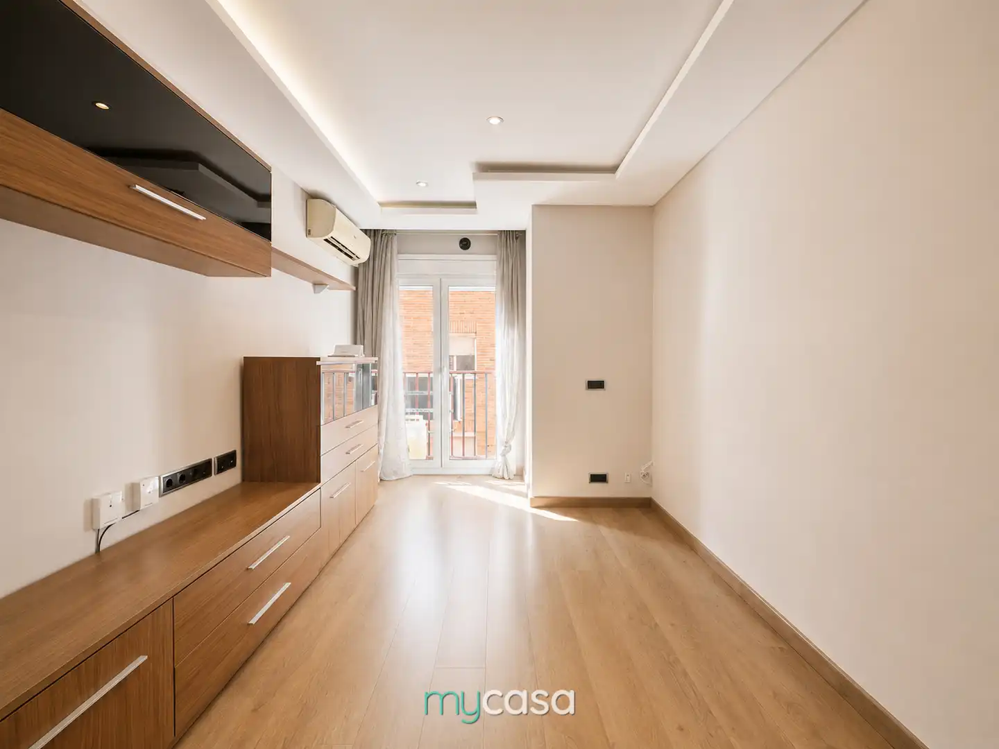 Living room of Flat for sale in Badalona  with Air Conditioner, Heating and Parquet flooring