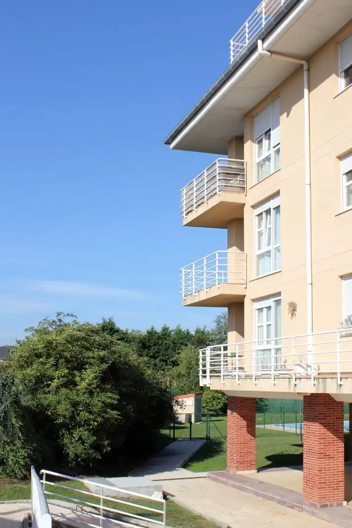 Vista exterior de Piso en venta en Santa Cruz de Bezana con Calefacción, Terraza y Trastero