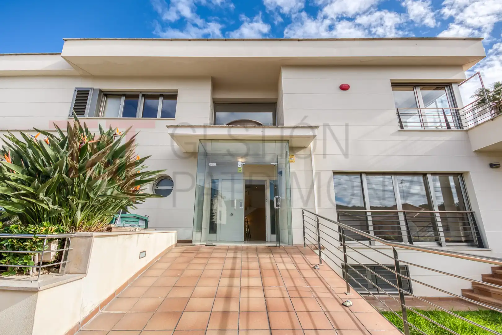 Vista exterior de Casa o xalet en venda en Alella amb Aire condicionat, Calefacció i Jardí privat
