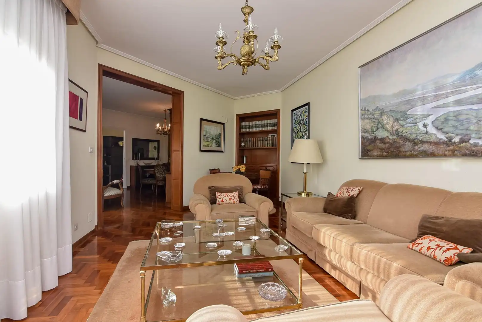 Sala d'estar de Casa o xalet en venda en A Coruña Capital  amb Calefacció, Jardí privat i Parquet