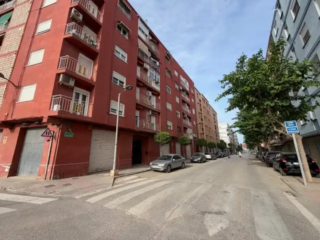 Vista exterior de Piso en venta en Mislata con Balcón