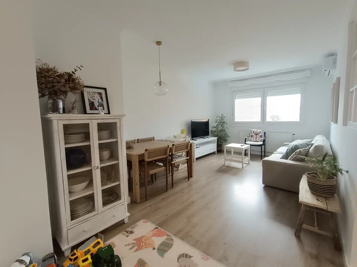 Living room of Flat for rent in Villanueva del Pardillo  with Air Conditioner, Heating and Parquet flooring