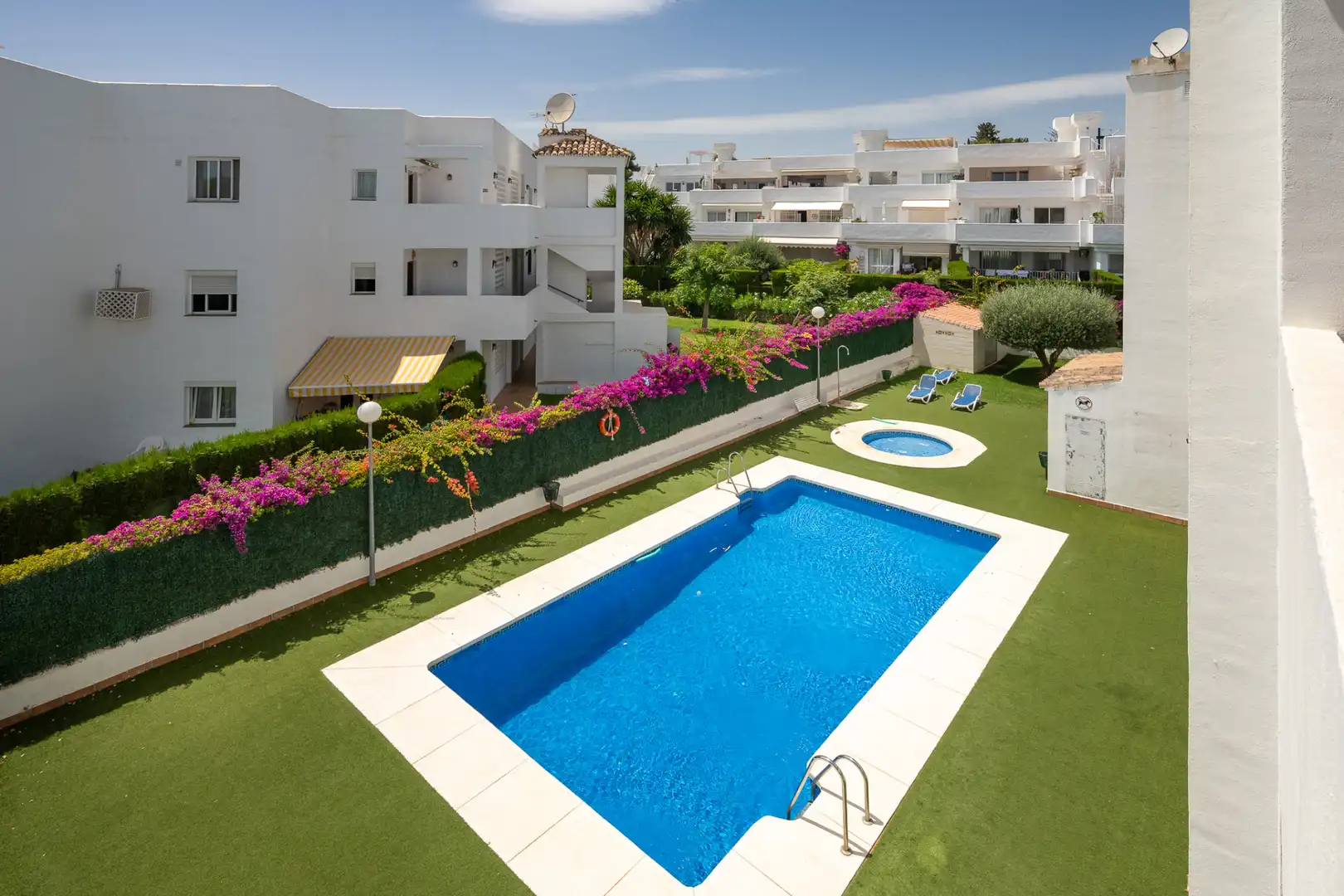 Schwimmbecken von Dachboden zum Verkauf in Estepona mit Klimaanlage, Heizung und Terrasse
