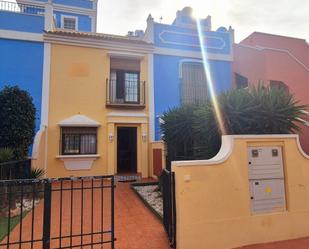 Vista exterior de Casa adosada en venda en San Javier amb Aire condicionat, Calefacció i Jardí privat