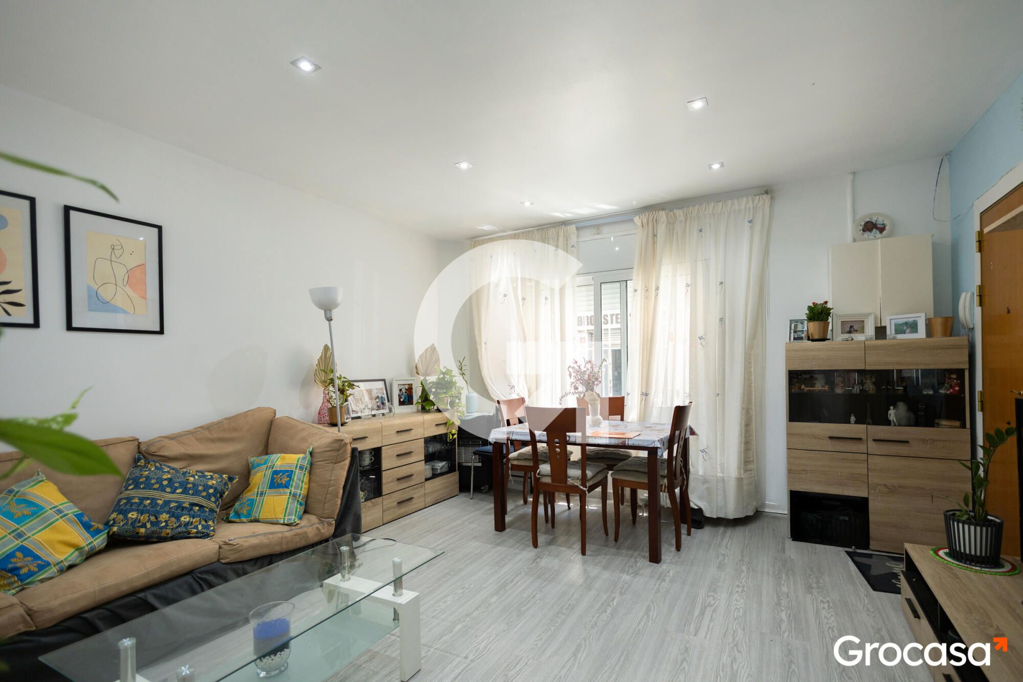 Sala d'estar de Planta baixa en venda en L'Hospitalet de Llobregat amb Moblat i Rentadora