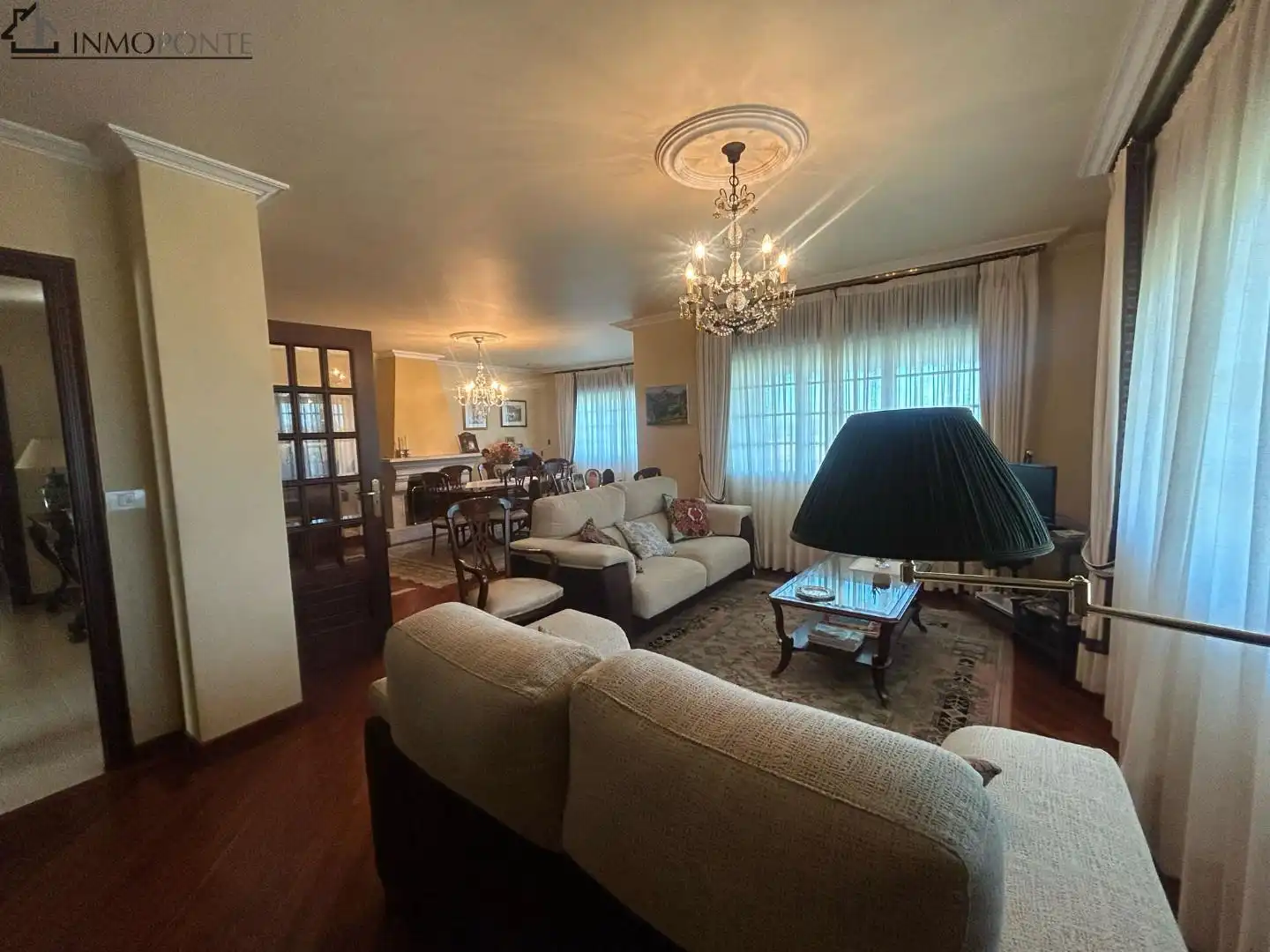 Sala d'estar de Casa o xalet en venda en Pontevedra Capital  amb Calefacció, Jardí privat i Terrassa