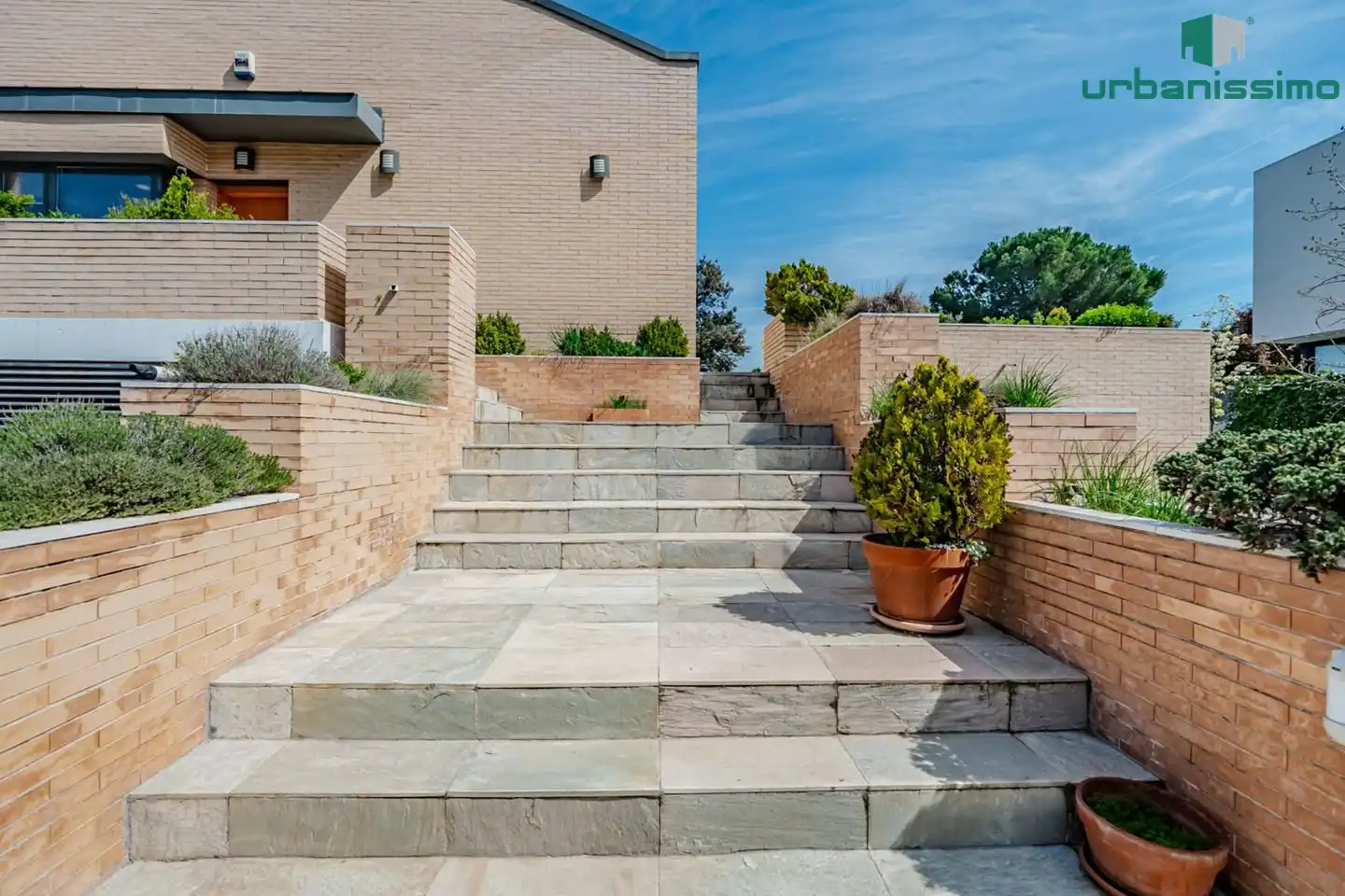 Terrassa de Casa adosada en venda en Madrid amb Aire condicionat, Calefacció i Jardí privat