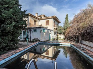 Casa rústica amb piscina en venda a Calle Cajar 18
