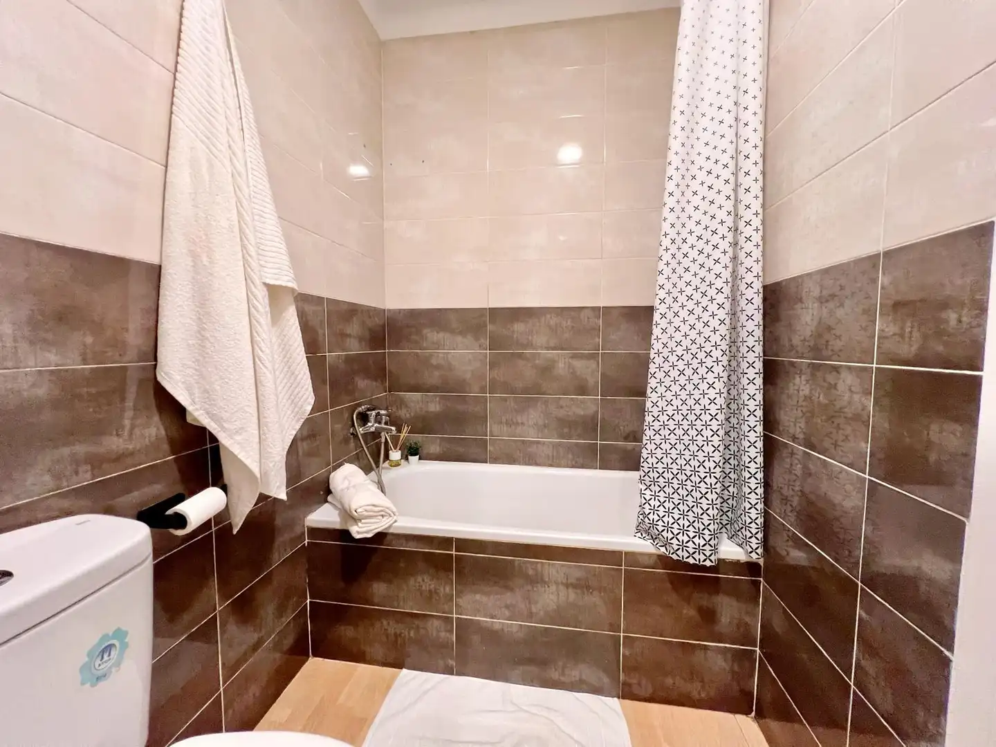 Baño de Piso para compartir en Manresa con Amueblado, Horno y Lavadora