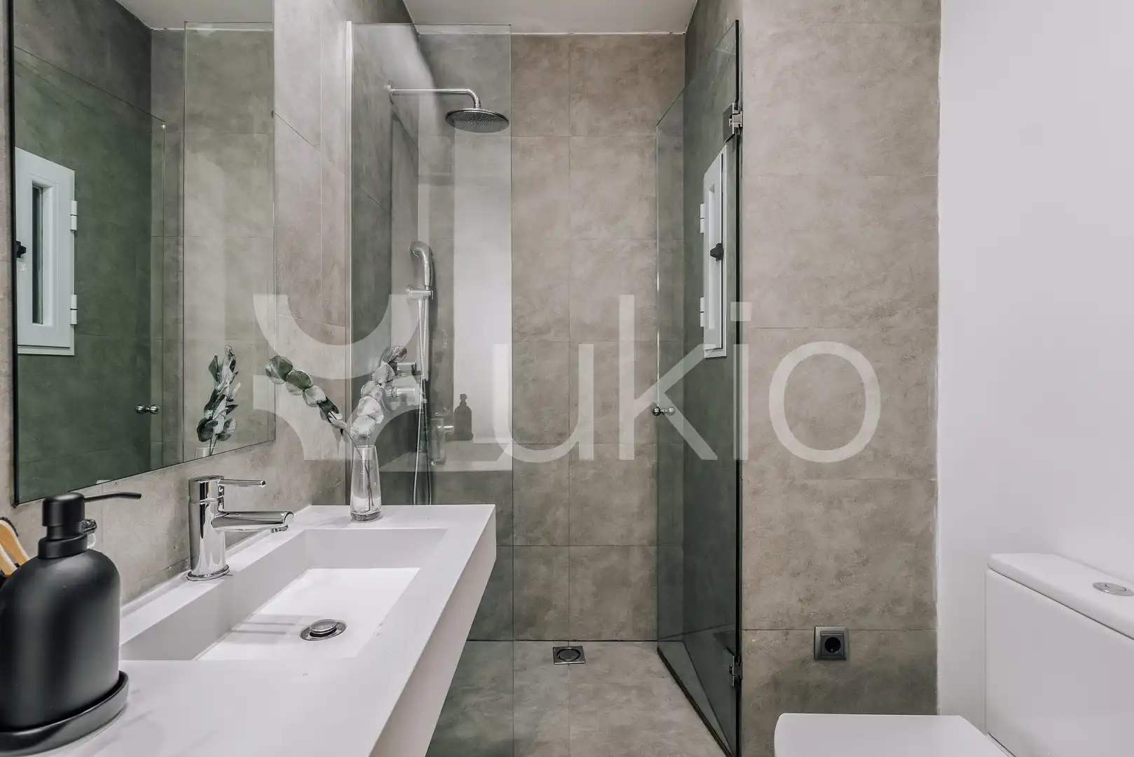 Bany de Apartament de lloguer en Barrio de Salamanca