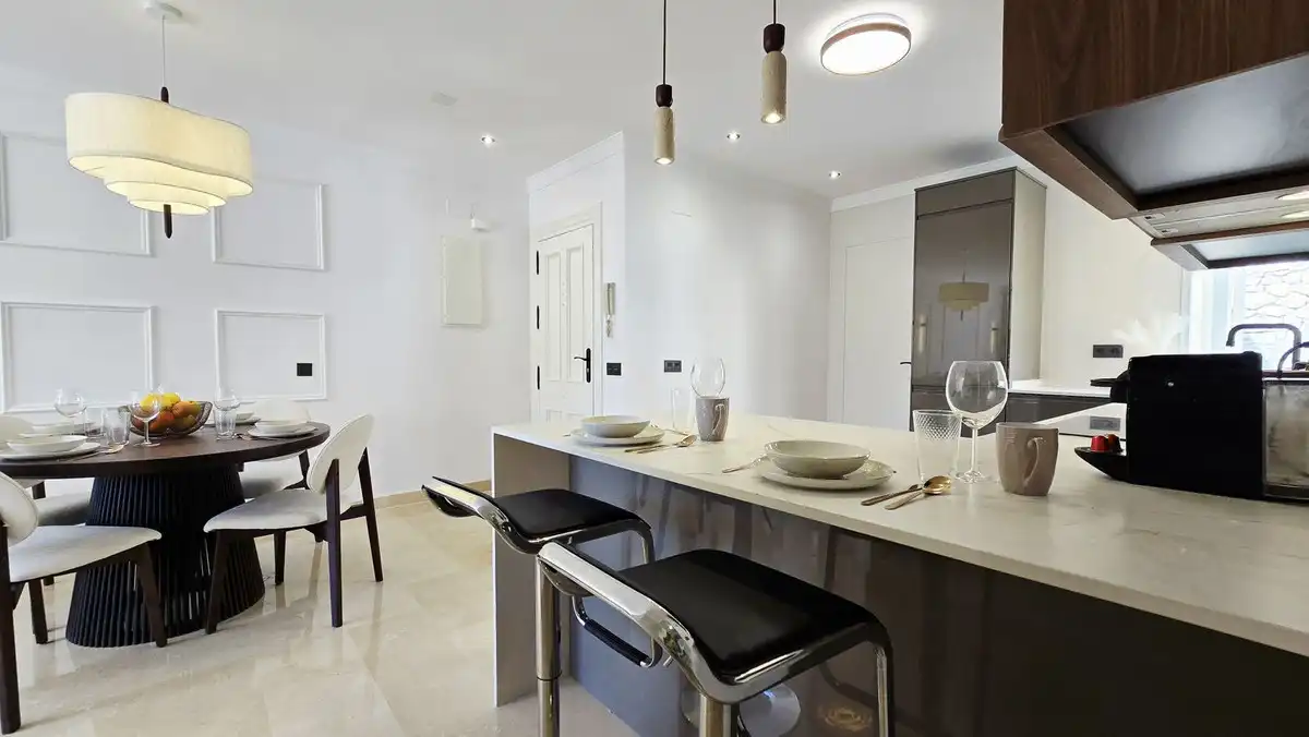 Cuina de Apartament en venda en Benahavís amb Aire condicionat, Terrassa i Piscina comunitària