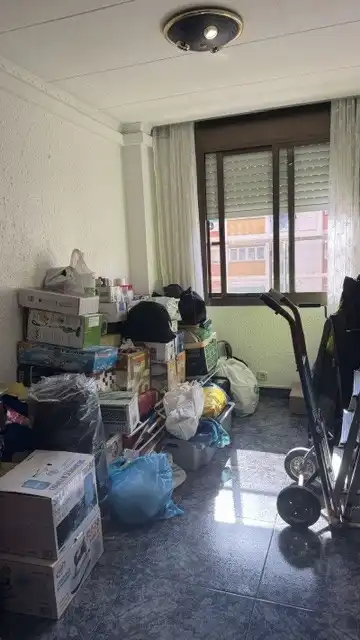 Wohnung zum Verkauf in Cornellà de Llobregat mit Klimaanlage, Heizung und Ofen