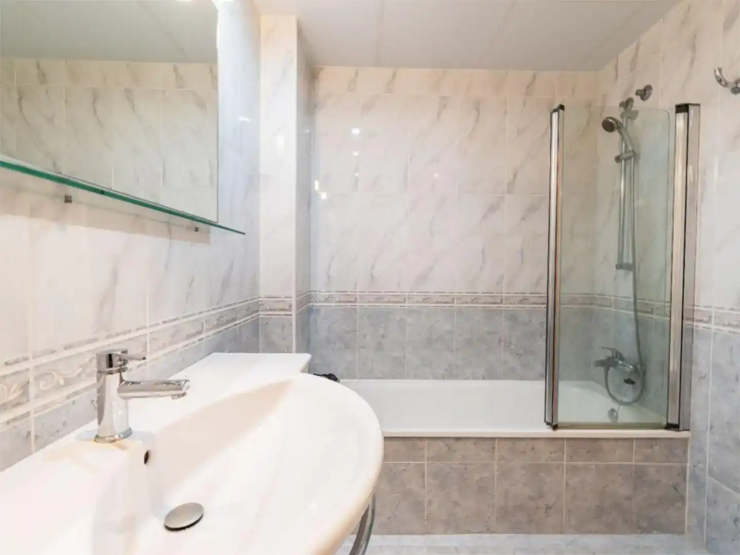 Bathroom of Houses for sale in Roda de Berà  with Swimming Pool and Balcony