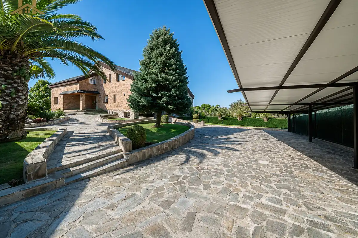 Vista exterior de Casa o chalet en venta en Villaviciosa de Odón con Aire acondicionado, Calefacción y Jardín privado