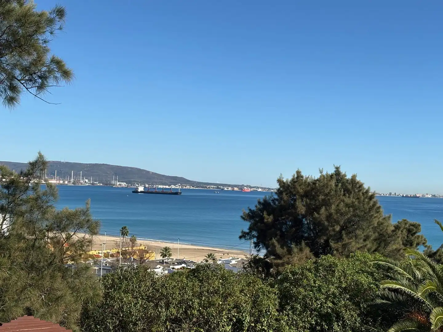 Dormitori de Casa o xalet en venda en Algeciras amb Aire condicionat, Jardí privat i Parquet