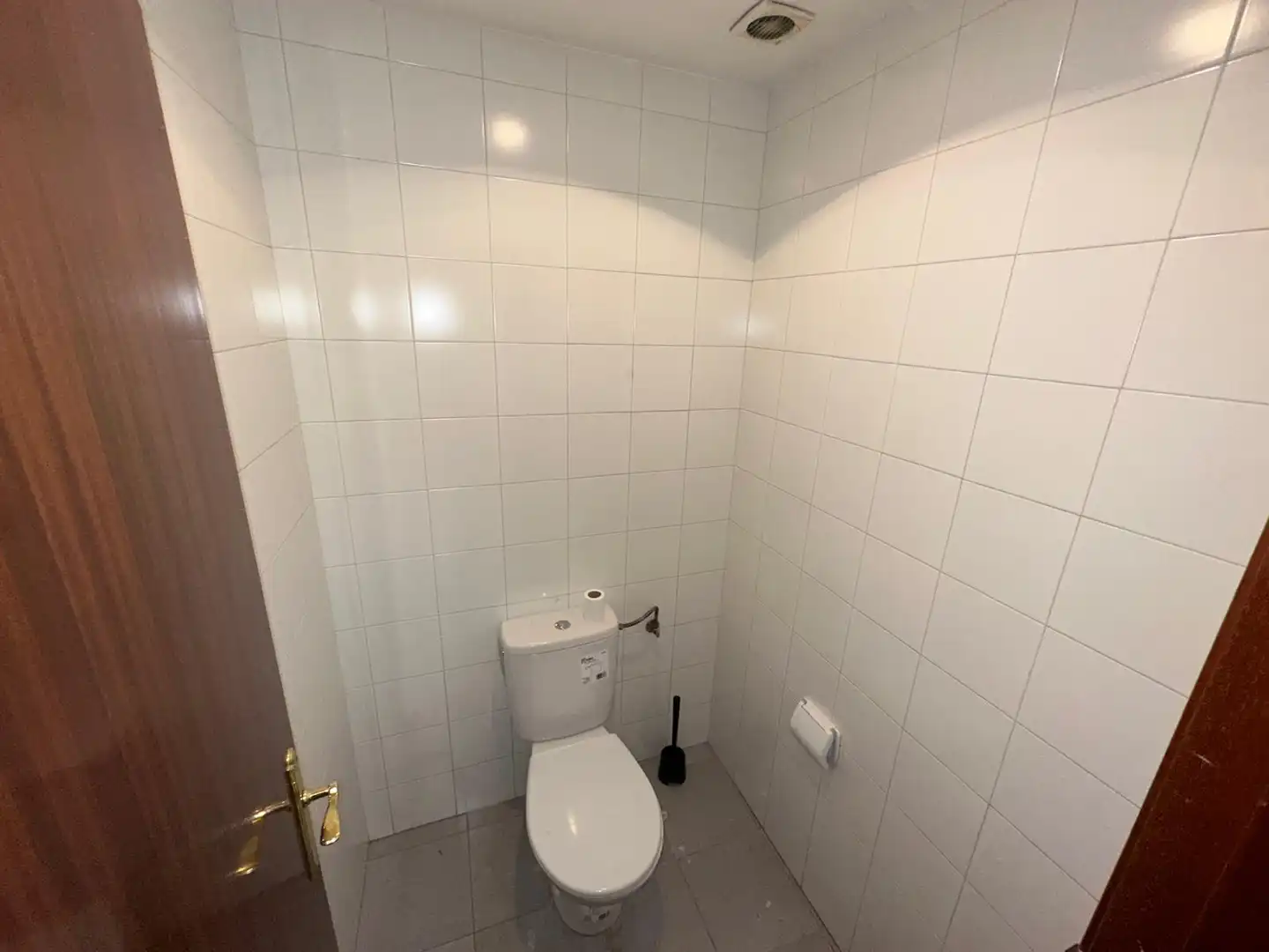 Bany de Local de lloguer en Burgos amb Aire condicionat