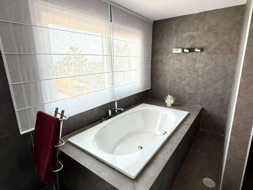 Bathroom of Houses for rent in Estepona  with Air Conditioner, Heating and Private garden