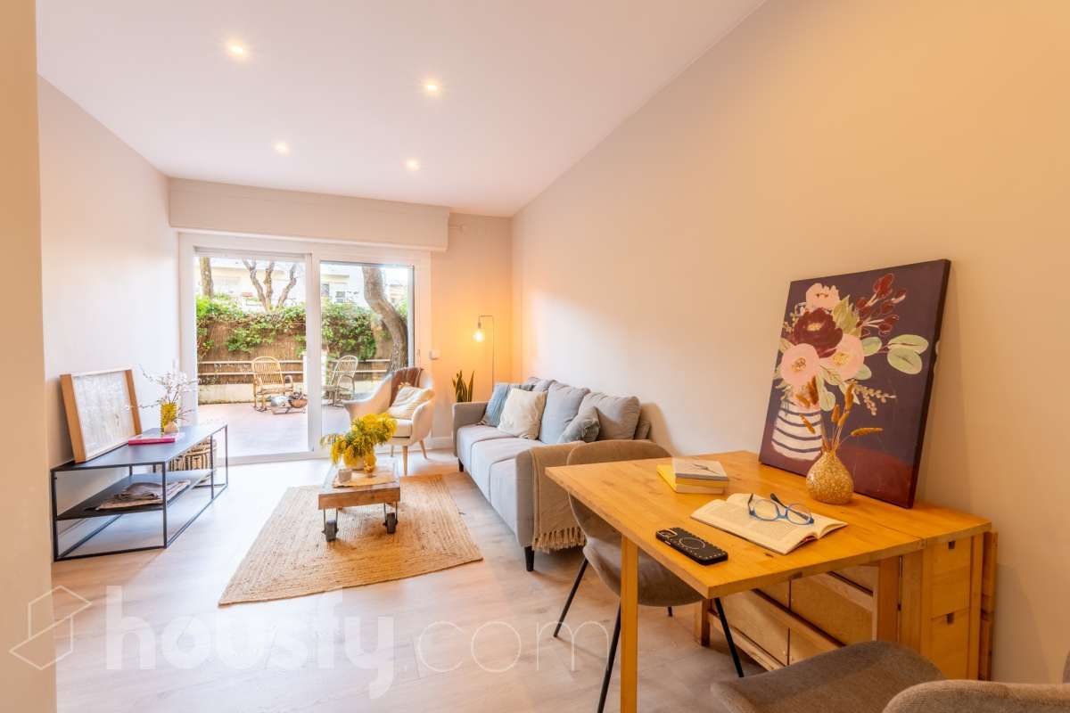 Sala d'estar de Planta baixa en venda en Vilanova i la Geltrú amb Aire condicionat, Calefacció i Jardí privat