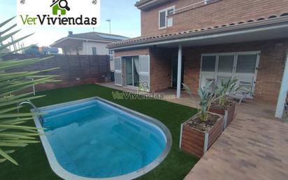 Piscina de Casa o xalet en venda en Vallirana amb Aire condicionat, Calefacció i Jardí privat