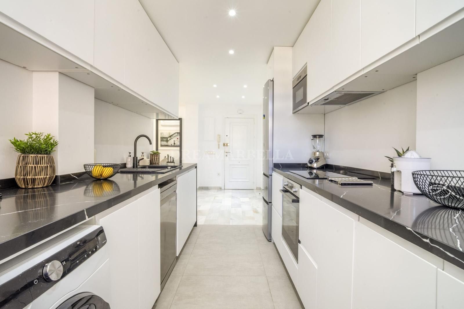 Cocina de Apartamento en venta en Marbella con Aire acondicionado, Terraza y Piscina