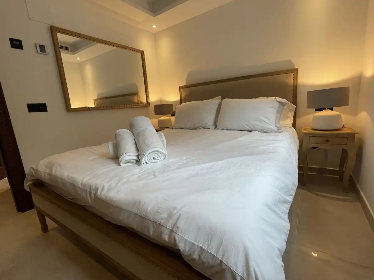 Habitación de Casa o chalet de alquiler en Marbella con Aire acondicionado, Jardín privado y Piscina