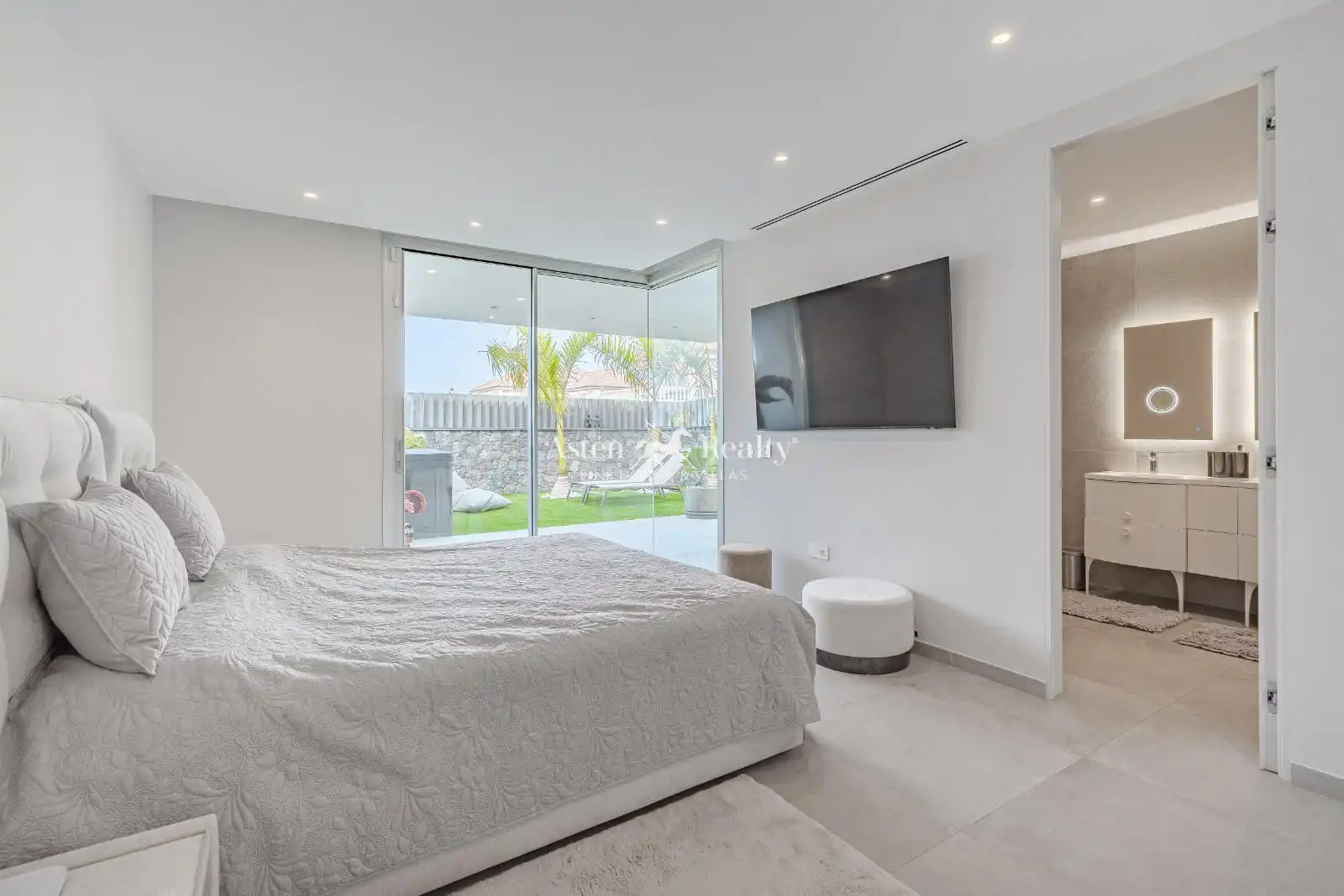 Bedroom of Houses for sale in Adeje  with Air Conditioner, Terrace and Swimming Pool