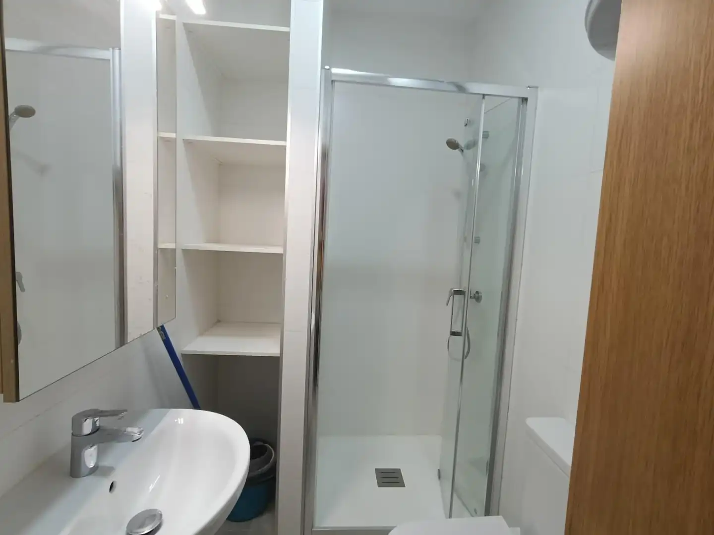 Bany de Pis de lloguer en Granada amb Aire condicionat, Calefacció i Balcó