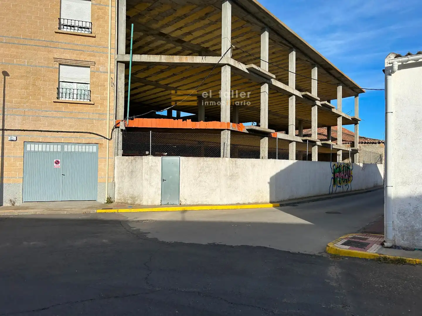 Aparcament de Casa adosada en venda en Calvarrasa de Abajo