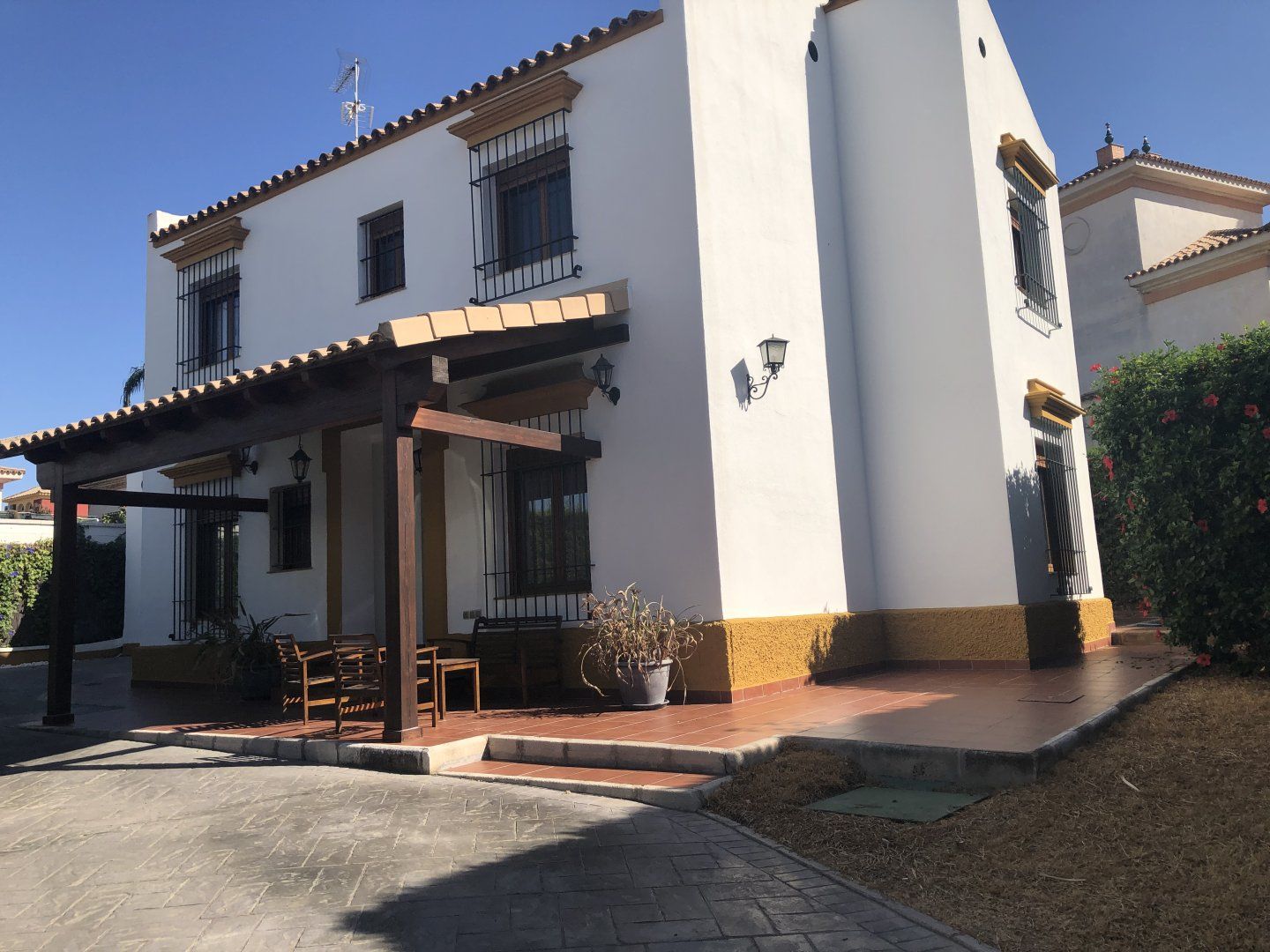 Vista exterior de Casa o xalet en venda en Gines amb Aire condicionat i Calefacció