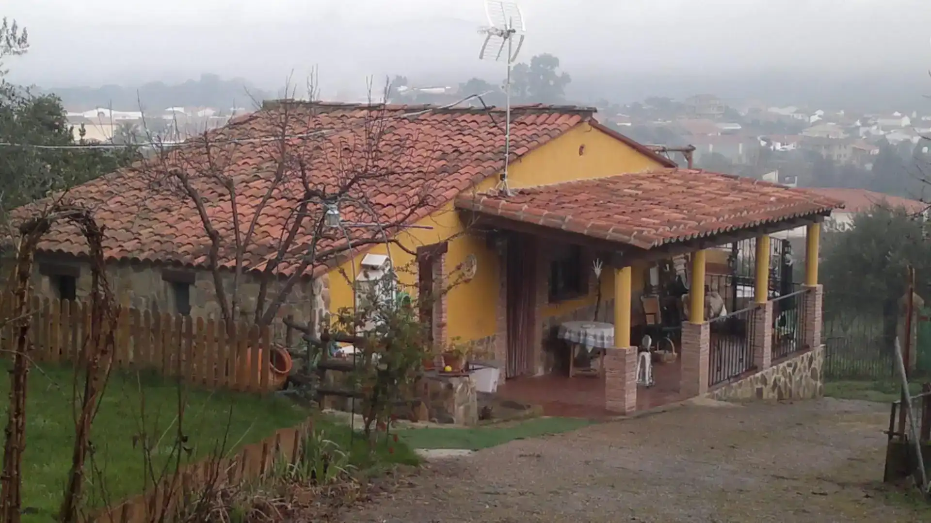 Vista exterior de Casa o xalet en venda en La Codosera amb Aire condicionat, Jardí privat i Traster