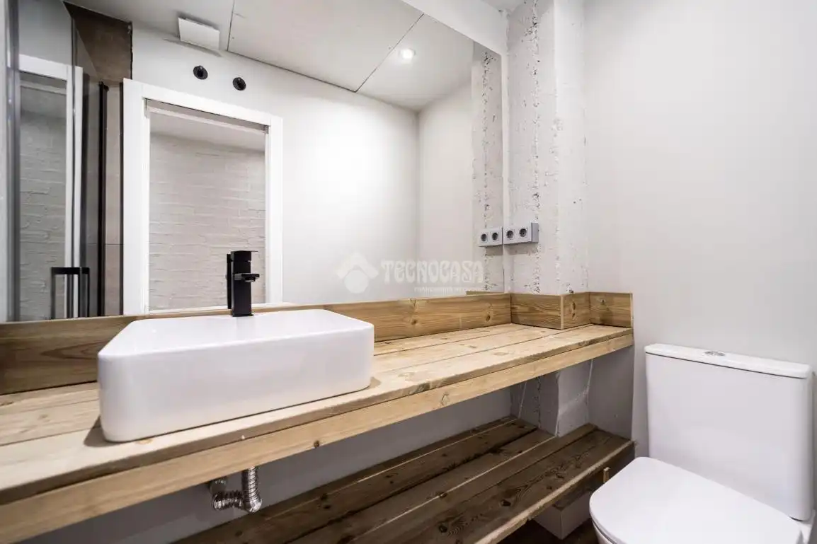 Bathroom of Flat for sale in Madrid
