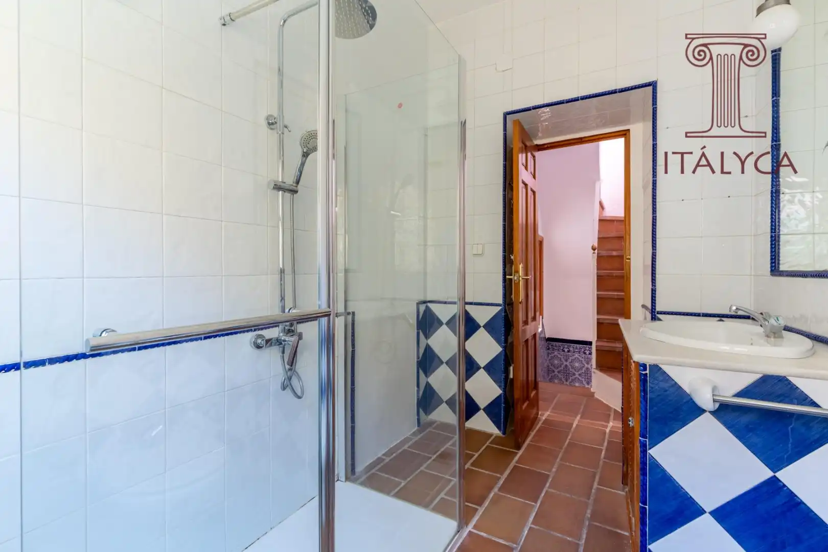 Bathroom of Attic for sale in Sevilla  with Air Conditioner, Heating and Terrace