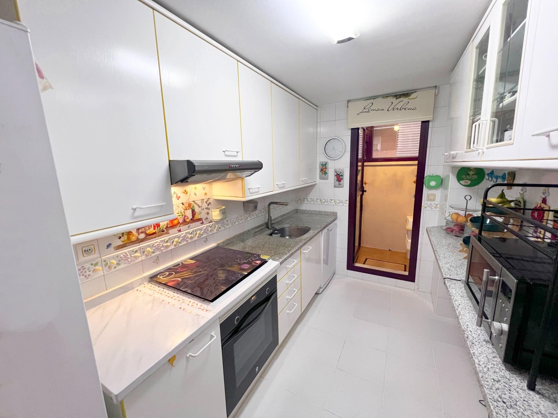 Kitchen of Flat for sale in Alcorcón  with Air Conditioner, Heating and Storage room