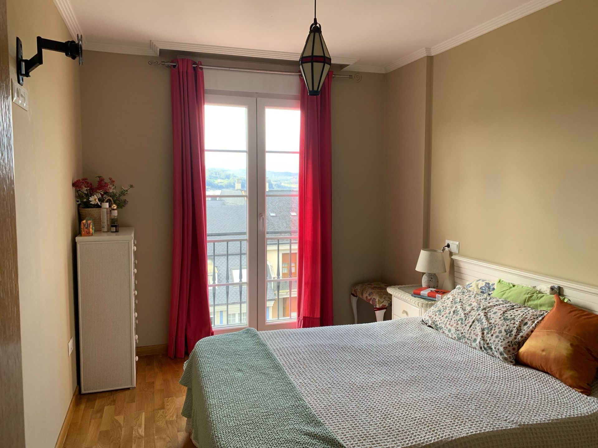 Habitación de Apartamento en venta en Viveiro con Calefacción, Trastero y Amueblado