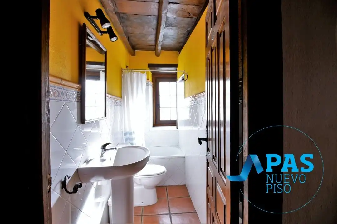Bathroom of Houses for sale in Camaleño  with Heating, Private garden and Terrace