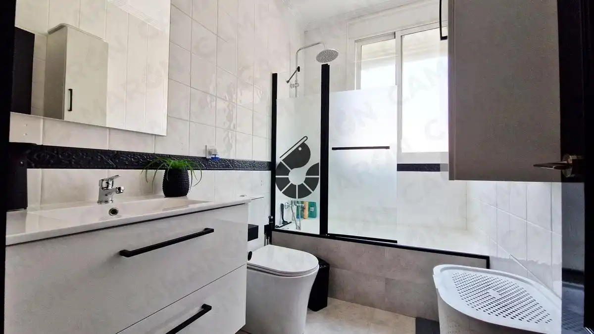 Baño de Piso en venta en Coria del Río con Aire acondicionado, Terraza y Balcón